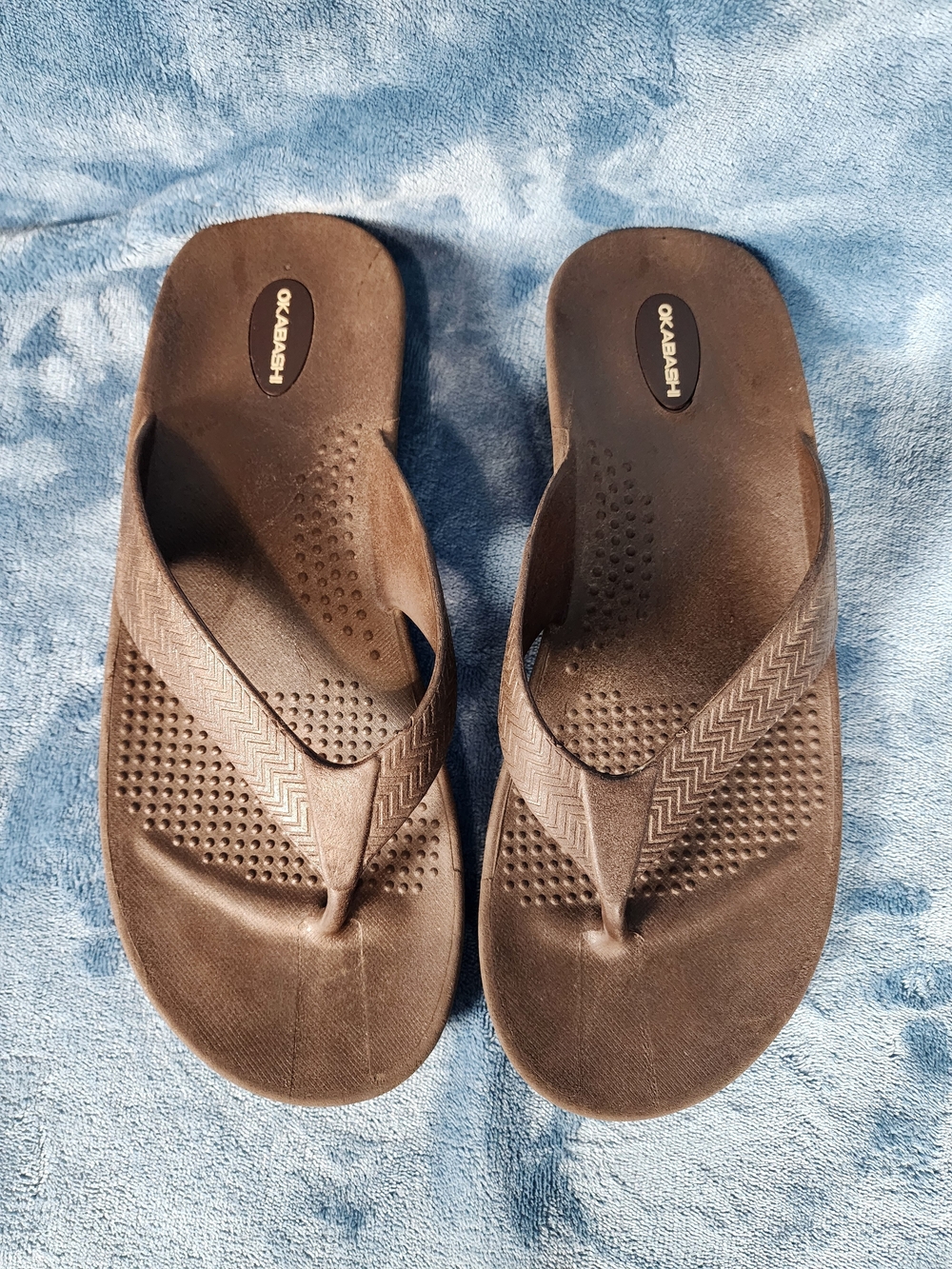 Okabashi Men's Brown Flip Flop Sandals with Textured Straps